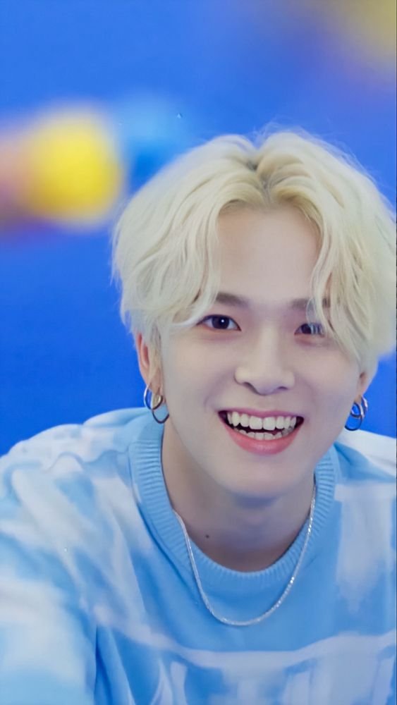 For instance, I can't imagine Treasure with fewer than their full roster of 12 members. They're all so talented & just adorbs. I do have two biases though, both from the Japanese line - Asahi and Yoshi. Asahi's personality is oddly hilarious & I think Yoshi is so kind and sweet.