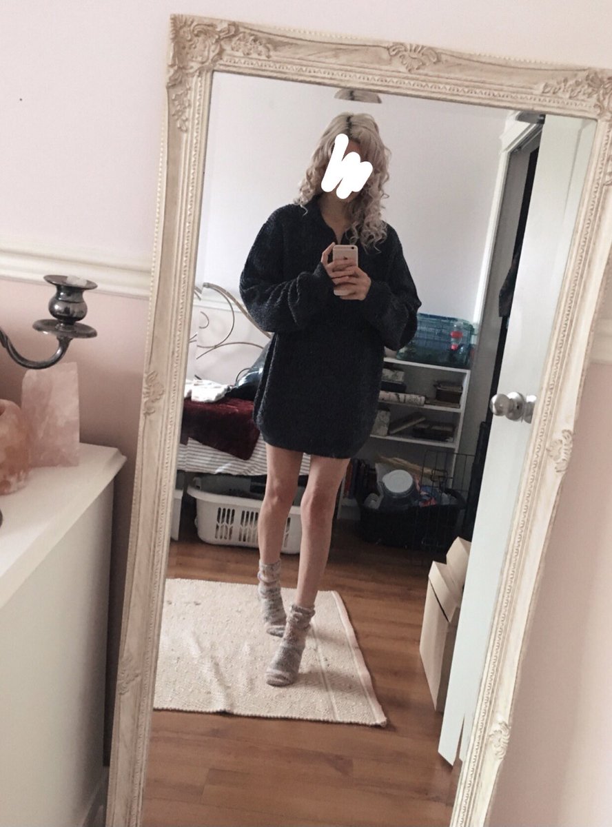jothesfwhoe's tweet photo. its time for oversized sweaters hehe https://t.co/4Qck61dQ5I