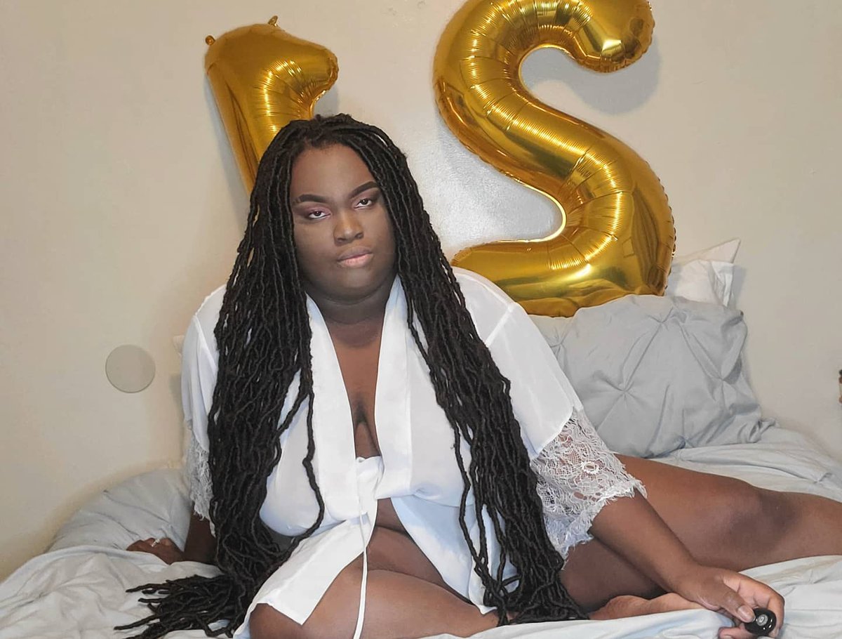 WingWomen_'s tweet photo. Happy birthday to me cause it's been a rough year.  21 and strong! https://t.co/MtuWd1ogxZ