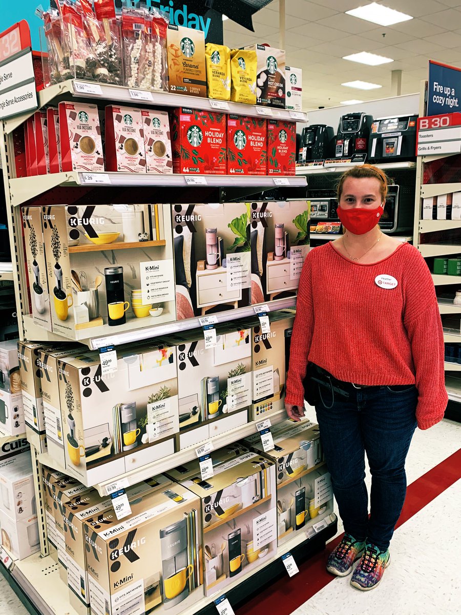 Nicole_Harris1's tweet image. DBO Heather is ensuring her endcaps stay holiday ready for our guest! #keepitfull #MerryChristmas #cupfullofcheer #tistheseason @amy_tgt @HeatherH613 @GMells87 @MelanieLukacz88