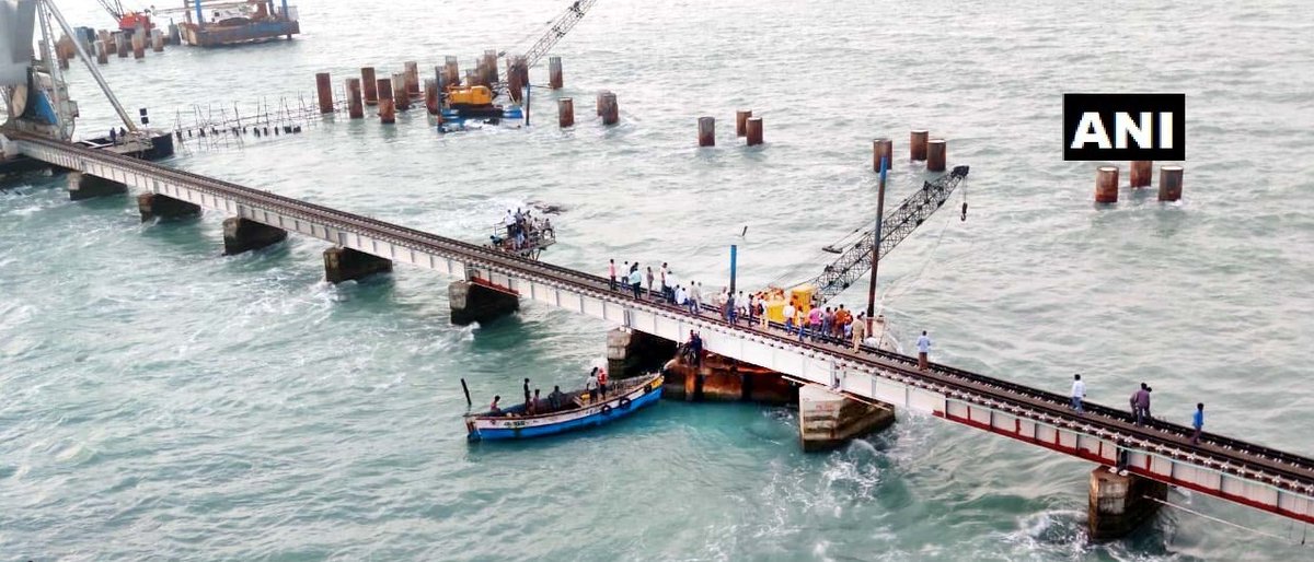 DY365's tweet photo. #FloatingCrane #Crashed #newPambanRailBridge #Rameshwaram #Tamilnadu #DY365
A floating crane involved in the construction of a new Pamban rail bridge in Rameshwaram crashed into the pillars of the bridge due to strong wind yesterday. https://t.co/D9An4sMl0m