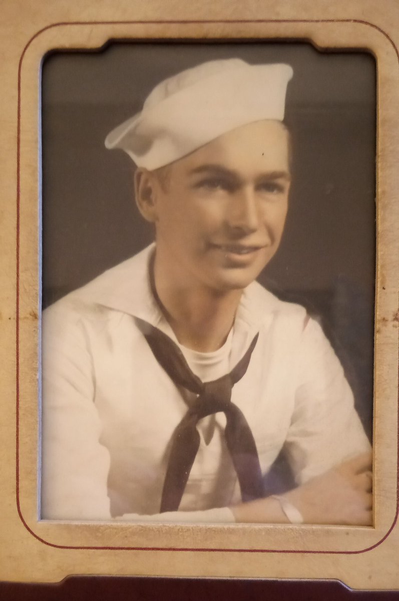 mitchellgrace89's tweet photo. A day late but thank you pawpaw for your service https://t.co/mx12aPRpMZ