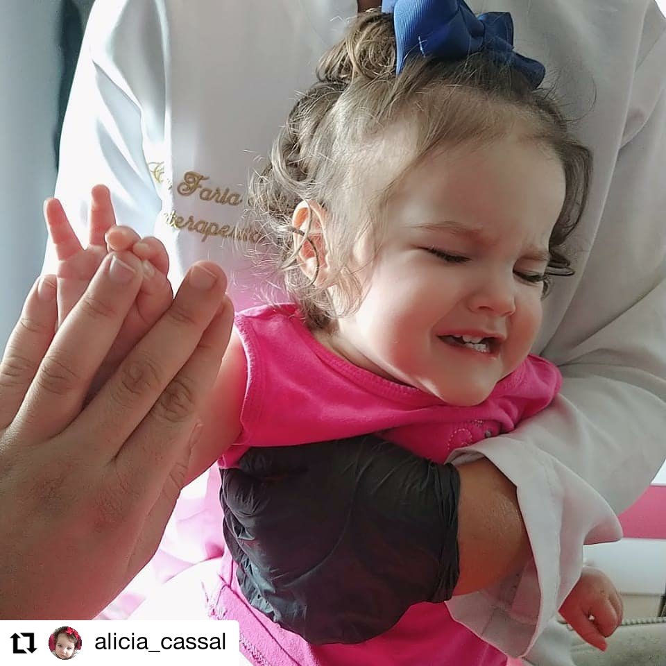 CassalAlicia's tweet photo. Prometo nunca largar suas mãozinhas...
Prometo sempre confiar na sua força para vencer essa doença, mesmo que seu choro seja um choro sem forças... 
Sei que não é fácil o que suporta, mais prometo não parar de lutar por você! https://t.co/KKCEwGFlJ1