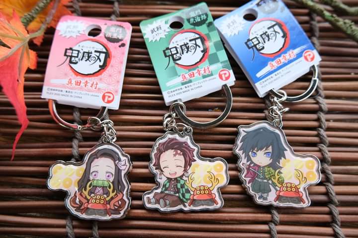 上田 真 発見 上田城前にある上田市観光会館の売店にて 大人気アニメ 鬼滅の刃 のキーホルダーが新登場 真田幸村をイメージした兜と六文銭がデザインされたバージョンもあります おみやげやお子様のプレゼントにいかが 売店のネットショップでも