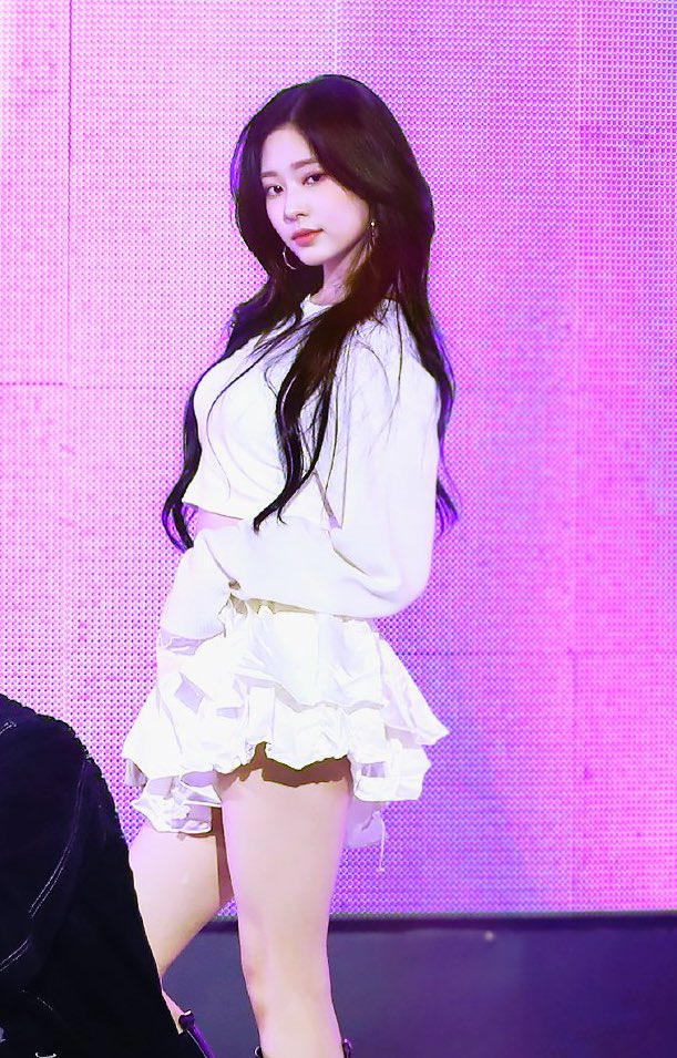 byulbitskr's tweet photo. LOOK AT HER POWER https://t.co/h6FIzUxFir