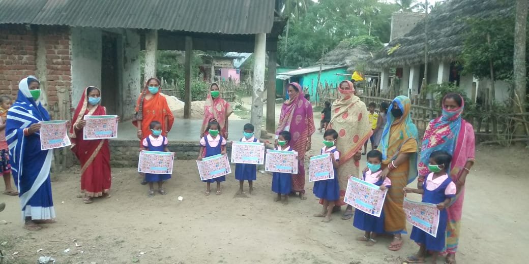 BonthIcds's tweet photo. #Arunima_calender_distribution 
Due to closure of awc ghare ghare arunima calendar is distributed to mothers of pre school children by AWWs and AWHs of Bonth ICDS so that they can teach their child easily .
@BhadrakDswo @DM_Bhadrak https://t.co/VzGVNmlqMm