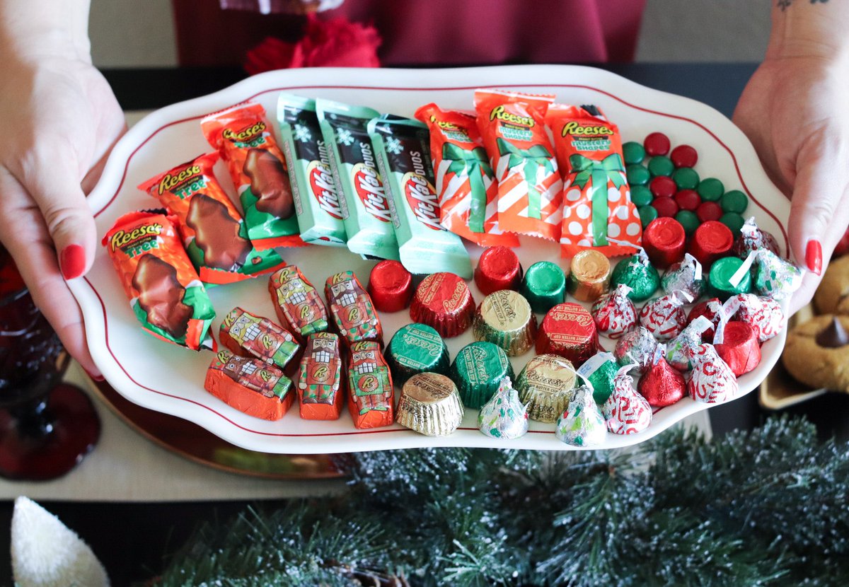 jetplanemommy's tweet photo. #ad The holidays will look a little different this year, but they will still be as special as ever! We will celebrate with our family and closest friends with delicious food and lots of treats from @Hersheys that we picked up @Walmart https://t.co/cRRnv22KwK https://t.co/8wTV0fZaJj
