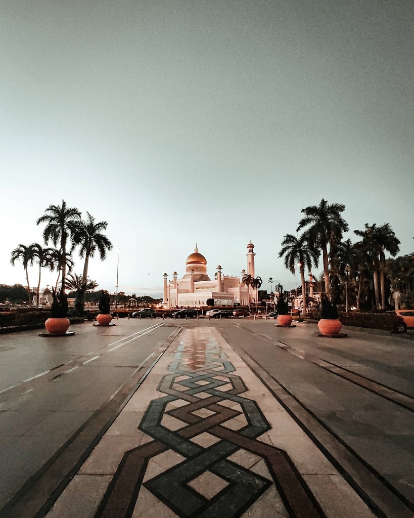 Have a wonderful & blessed Friday
.
.
.
#quote #photography #landscape #redmi #blessed #newnormal #photocinematica #microblog #love #islam #shotonphone #cineandcolor #aesthetic #lightroom #lightleaks #playwithshadow #scene #mosque #tgif #streetleaks #fri… instagr.am/p/CHg7jc7FNek/