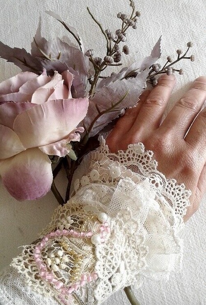 MAIDESTREASURIE's tweet photo. Victorian Arm Jewellery by Maide
#Viktorian#Edwardian#Lace#French#Cuff#Handmade#ArtNouveau#Unique#Armschmuck#Spitze#Armstulpe#Hochzeit#Weihnachten# https://t.co/i6BihnbQ7K https://t.co/5huJUK7jWJ