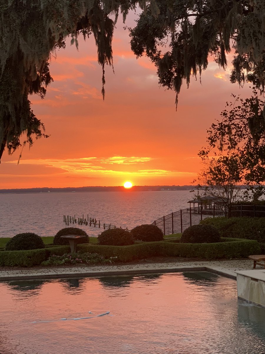 trmcgeheejr's tweet photo. @JenCarfagno sunset with the passing of ETA here in Jacksonville FL https://t.co/JRr1YmbPCc