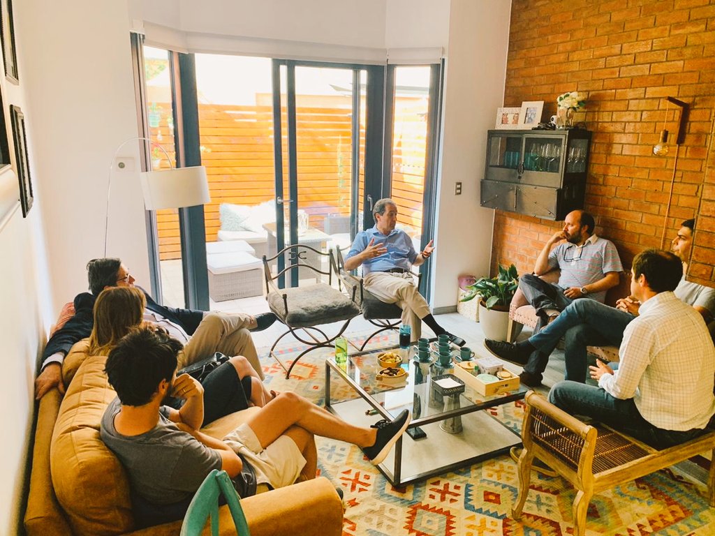 PabloZalaquettS's tweet photo. De sol a sol con mis vecinos. Conversamos sobre nuestro sueño para #Vitacura.
Una comuna segura, donde emprender sea fácil, enfocada en sus adultos mayores, con mejor salud, sustentable y 100% smart.
Podemos y sabemos cómo hacerlo.
#MejorVitacuraAhoraZalaquett
#primarias29NOV https://t.co/dQAV4R3qkW