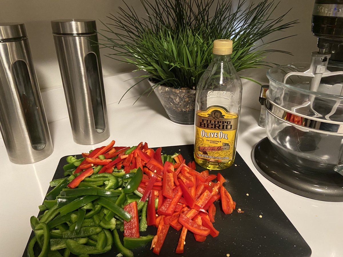 Making sausages and peppers! #delicious #Sausages #peppers #italiangirl  #Italianbread #familyfavorite