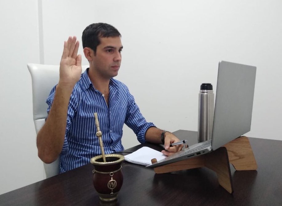 valenmirandaok's tweet image. Sensibilizar es la tarea 👩🏻‍🦯👩‍🦽📄

Esta tarde en @HCDiputadosBA conseguimos la media sanción para el proyecto de ley de Capacitación obligatoria en temática discapacidad para los agentes públicos.

Felicitaciones por la iniciativa @aprilelaura 👏🏽 🧵