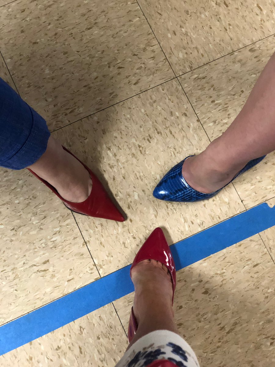 #LHSThemedThursday #ThankAVeteran <a href="/lavergnestuco/">LHS Student Council</a> <a href="/LHSintheNews/">LaVergne High School</a> <a href="/mslonigan/">K Loni</a> @JMSouthworth @TechCoachMrB @MsDicus <a href="/MsRossMath/">Meg Ross</a> @LHS_Honeycutt <a href="/MrsFitzcharles/">Lisa Fitzcharles</a>