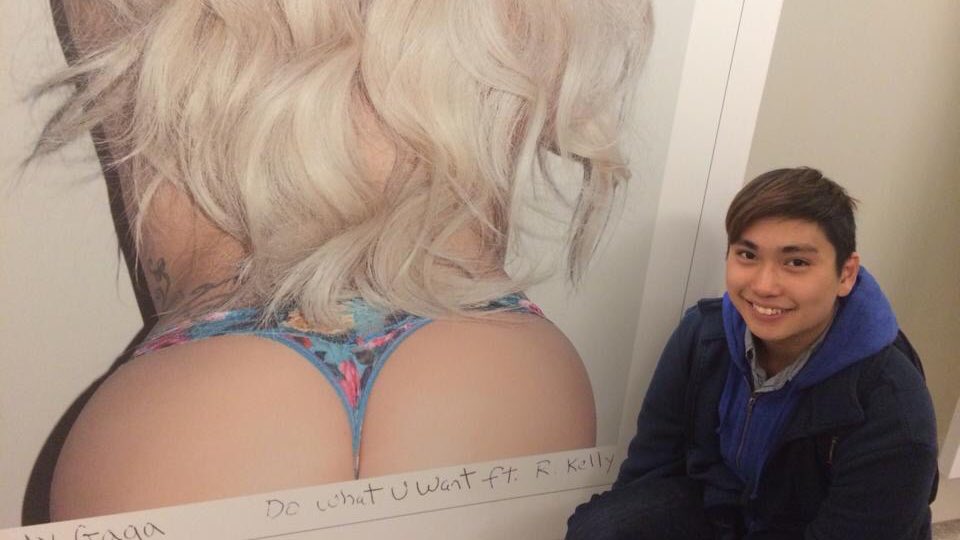 itsaveragejack's tweet photo. 7 years ago #7YearsOfArtpop how I forced my friends to come with me to this. 😂 https://t.co/kzhdZMZ3xn