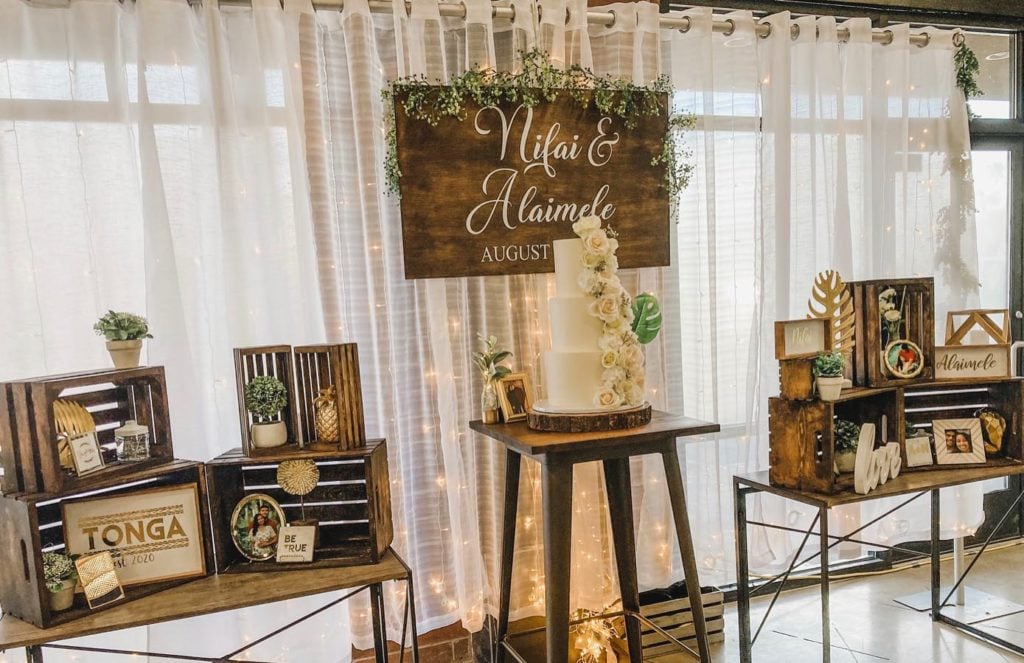 SaltLakeBride's tweet photo. Introducing Föhn Event Venue! A beautiful boutique event venue located in South Jordan 
They're having a deal you don't want to miss! Pay 1/2 the price when you book your event in 2020 
Check out more by clicking on the link below ⬇️
https://t.co/VkDTWPvelH https://t.co/2QnhvqaBhE