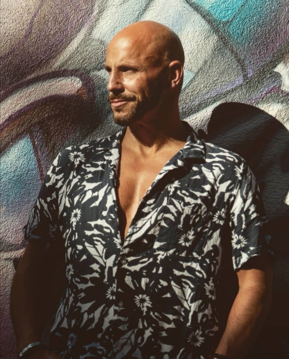 davidbanOff's tweet photo. DAVID BAN / VALENTIN CARRIER
Comédien / Chanteur / Voix Off.
https://t.co/fLWHPqWhN1
Agent : @agence_ydb
.
@PBLVofficiel 

#davidban
#comedien
#chanteur
#voixoff
#pblv https://t.co/6mQ96cVwcg