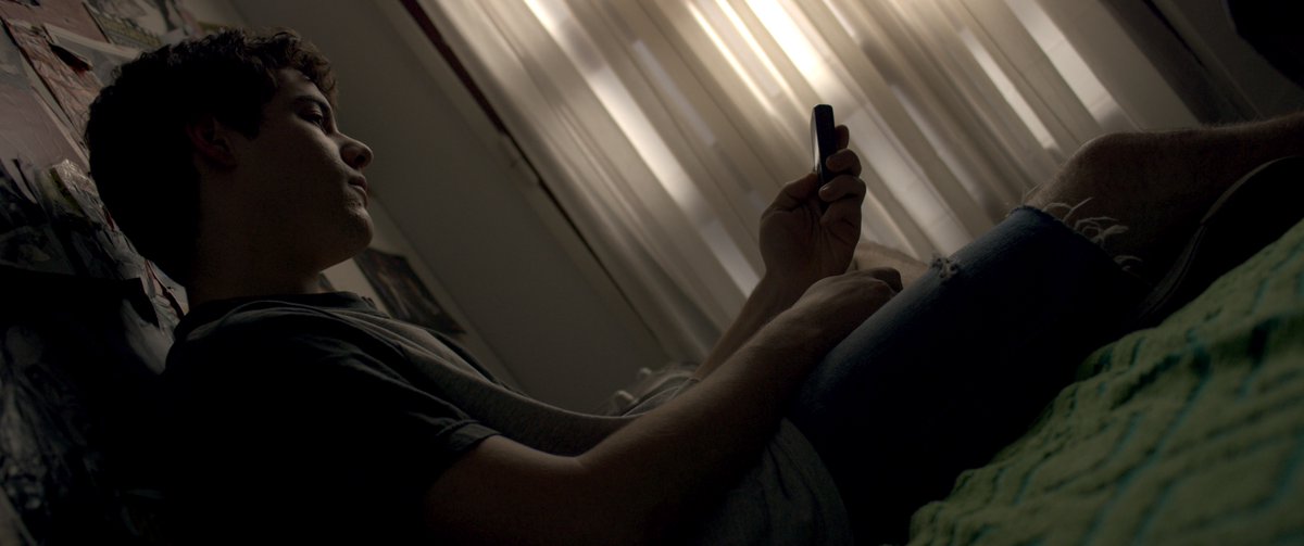 LucasSantaAnaOK's tweet photo. YO ADOLESCENTE EN NETFLIX
(acá, chequeando las tendencias... en un nokia en el 2005) https://t.co/VDjtqJlk7Q