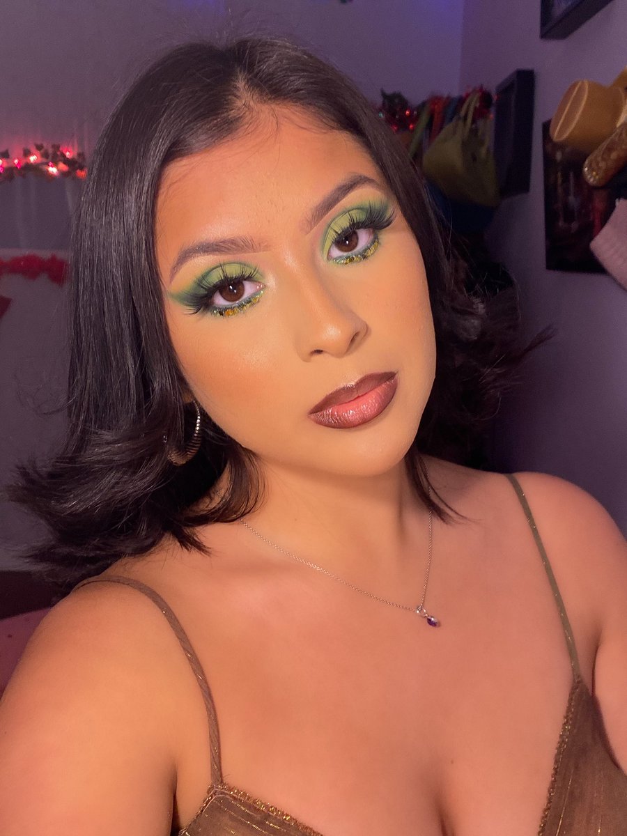 ZRXBYY's tweet photo. 🍃🍃🍃
USING: 
@elfcosmetics brow gel in shade medium 
@toofaced born this way concealer in shade nude 
@morphebrushes translucent eyeshadow base and brushes ‘m506’ ‘m431’ ‘m158’
@morphebrushes x @jamescharles palette 
#makeup #makeupartist https://t.co/l66gaWn1gL