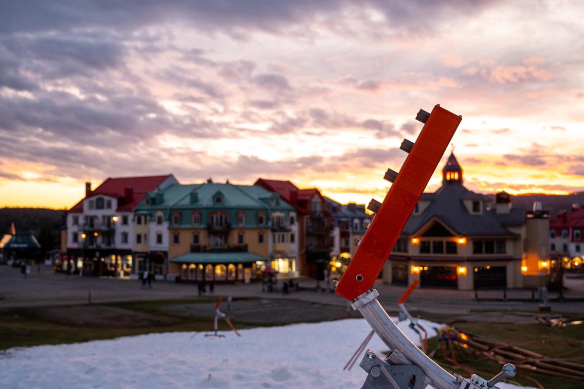 5starMP's tweet photo. Due to higher temperatures than normal, @MontTremblant has to postpone the ski resort opening to November 27, conditions permitting. Until then, get those ski legs ready! #tremblant @assq_maneige #skinews  @skicanadamag  📸 photo by @Gary_Yee @TLaurentides https://t.co/xxC3derX0k