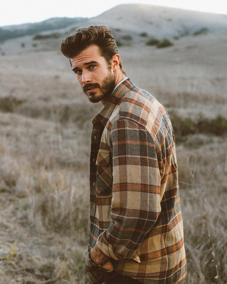 ‍ ‍‍ ‍ 
         Leonardo Santoro.
        • ─────────── •
‍ ‍‍ ‍ 
        italian racing driver.
‍ ‍‍ ‍ 
        « being second 
        is to be the first 
        of the ones who lose. »
‍ ‍‍ ‍ 
        #freerol, #sexrol ¿⟲ + ♡?