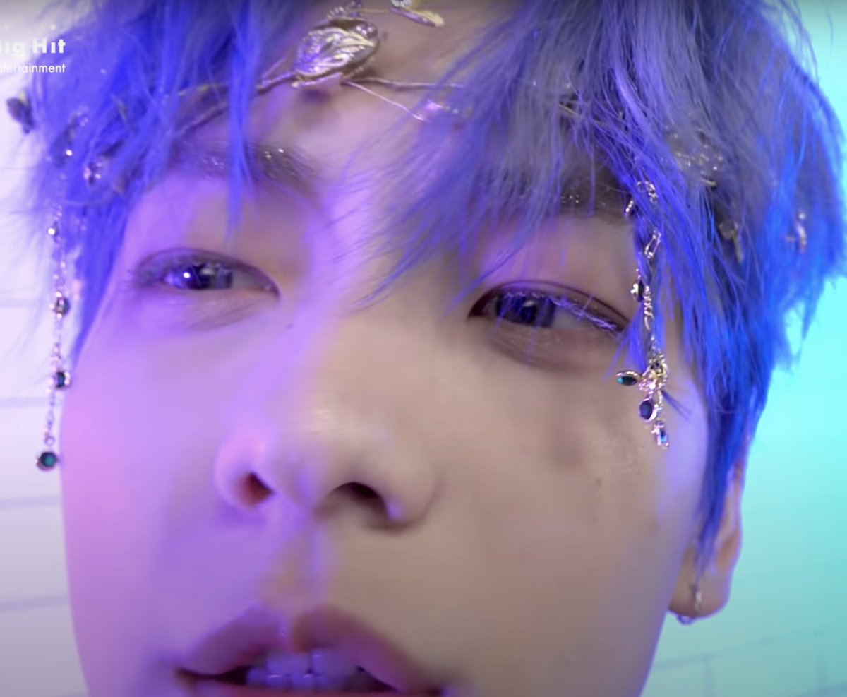 a very glittery and royal boop