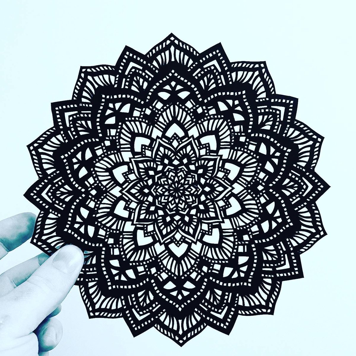 ChartamArt's tweet photo. #papercut #guildofamericanpapercutters #papercutart #papercutting #scherenschnitte https://t.co/zlTODvjlK9