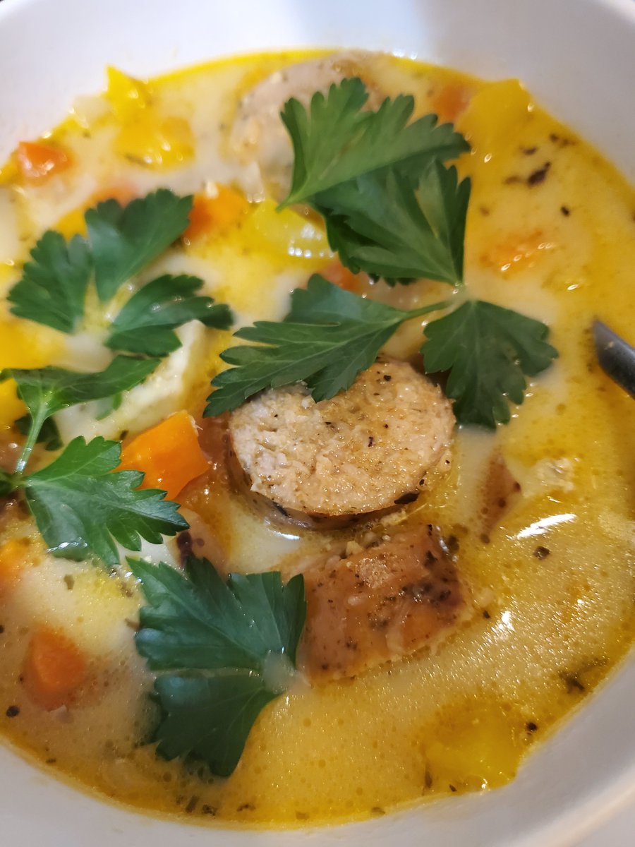 DanisaGoi's tweet photo. New new!!! New recipe!! #Sausage &amp; #Pepper #Soup!! #healthy #NotQuiteVegan #vegetarian #tasty #ComeAndGetSome !! 10a-14p. only 10,17€. Business is listed. Hope to see you soon!! 😘 https://t.co/Mnf1DP1Biy