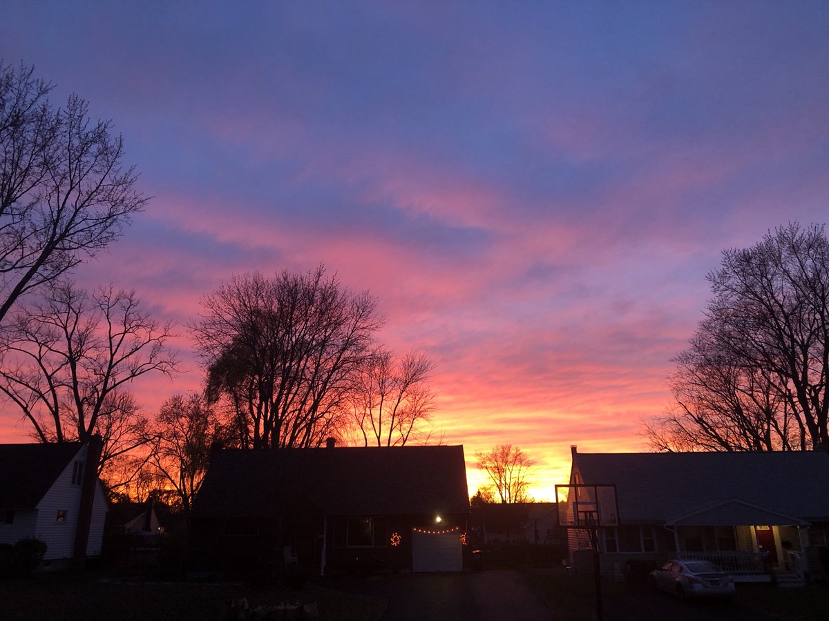 Marta_botturi's tweet photo. Another beautiful sunset #firesky #sunset #UpstateNY https://t.co/9f4PgQNzPh