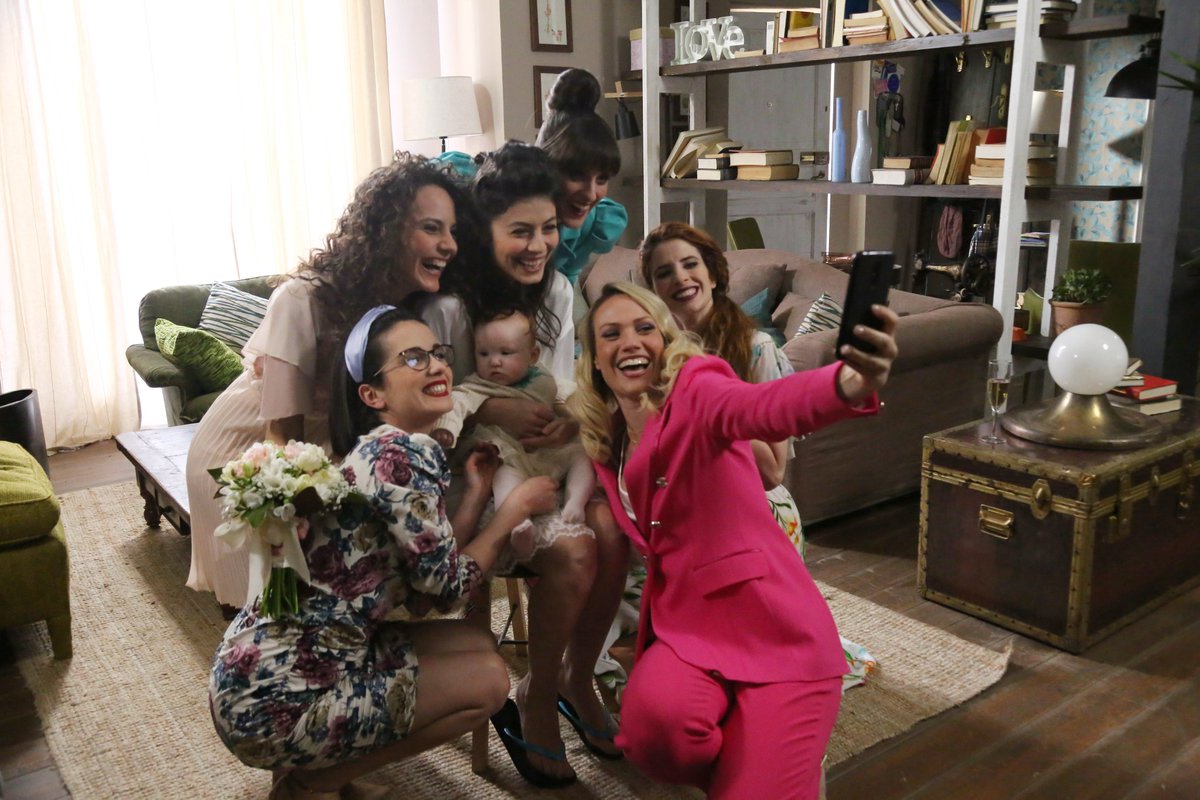 IngegnerCarla's tweet photo. *SELFIE*
Chiedevate se il Selfie con Camilla esista (#MiSaDiNo).
Dalla #CartellaDelle720 però ecco le #FotoBackstage, forse anche meglio❤️
#AddioAlNubilato #AmicheFestaiole #BrindisiPiastraEPupa #Mastronardi #Mastalli #Agostini #Gusmano #Gambuzza #Dalton #lallieva3
Foto P. Bruni https://t.co/Mhei3V8Hgj