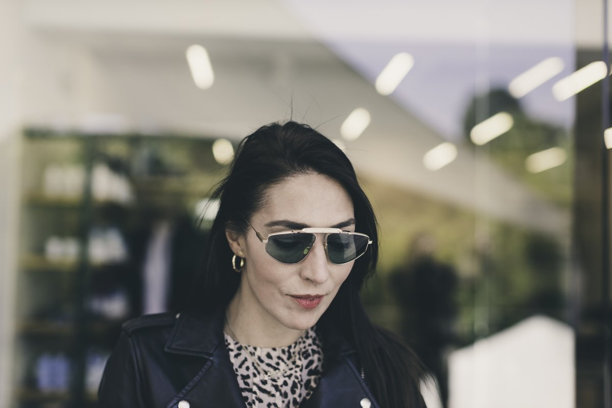 SilverDeerStore's tweet image. The attractive power of beautiful sunglasses. @JMarieMage fabrica gafas de una belleza universal, aptas para hombres y mujeres. El modelo elegido por Elena es el 1962 Altan 2, una versión única de la marca del lente en forma de lágrima de los años sesenta. bit.ly/2UlWYsx