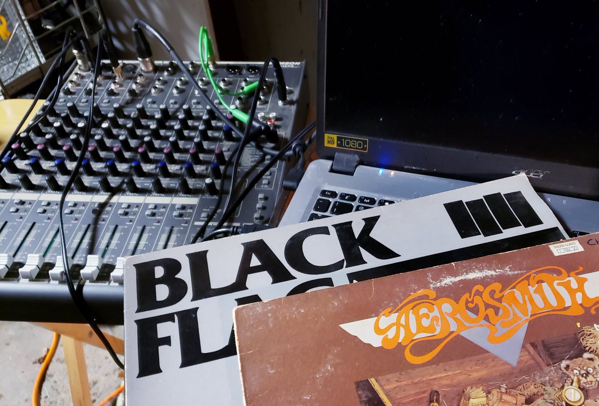 Tonight, Thursday evening, at 9:30pm, I'll be raising a black flag, I'll pull out some toys in the attic, and play pirate radio for a few hours. Come join me!

mixlr.com/wyntr