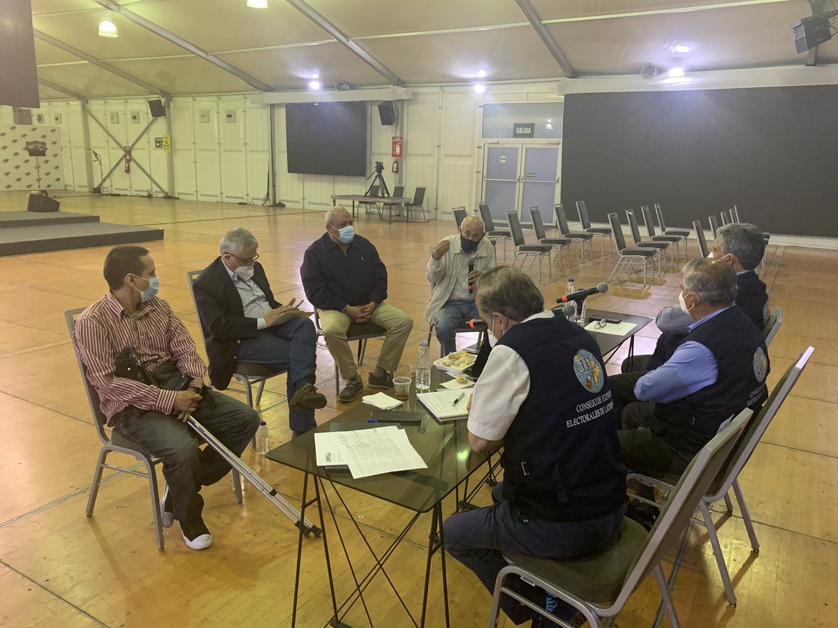 alfredoparada's tweet photo. En estos momentos reunidos en el CNE con representantes del Consejo de Expertos Electorales de Latinoamérica, planteando las observaciones que Soluciones Para Venezuela tiene sobre el proceso electoral del 6D, a fin de garantizar el voto de los venezolanos #estotienesolucion https://t.co/1cyEkXPcra