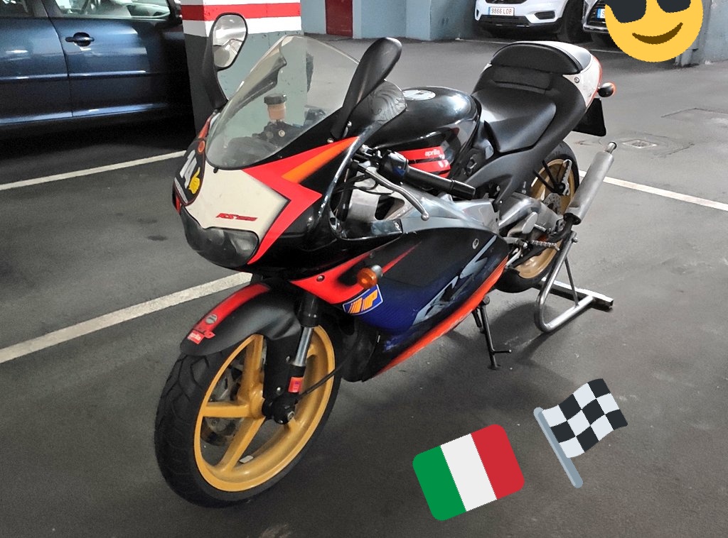 Framosval's tweet photo. She's back! #2strokes #2tracing #RS125 https://t.co/J883HL9jLA