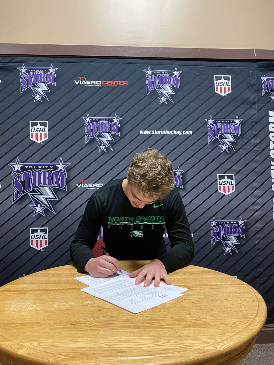 Excited to officially be apart of North Dakota!!💚#SiouxForever