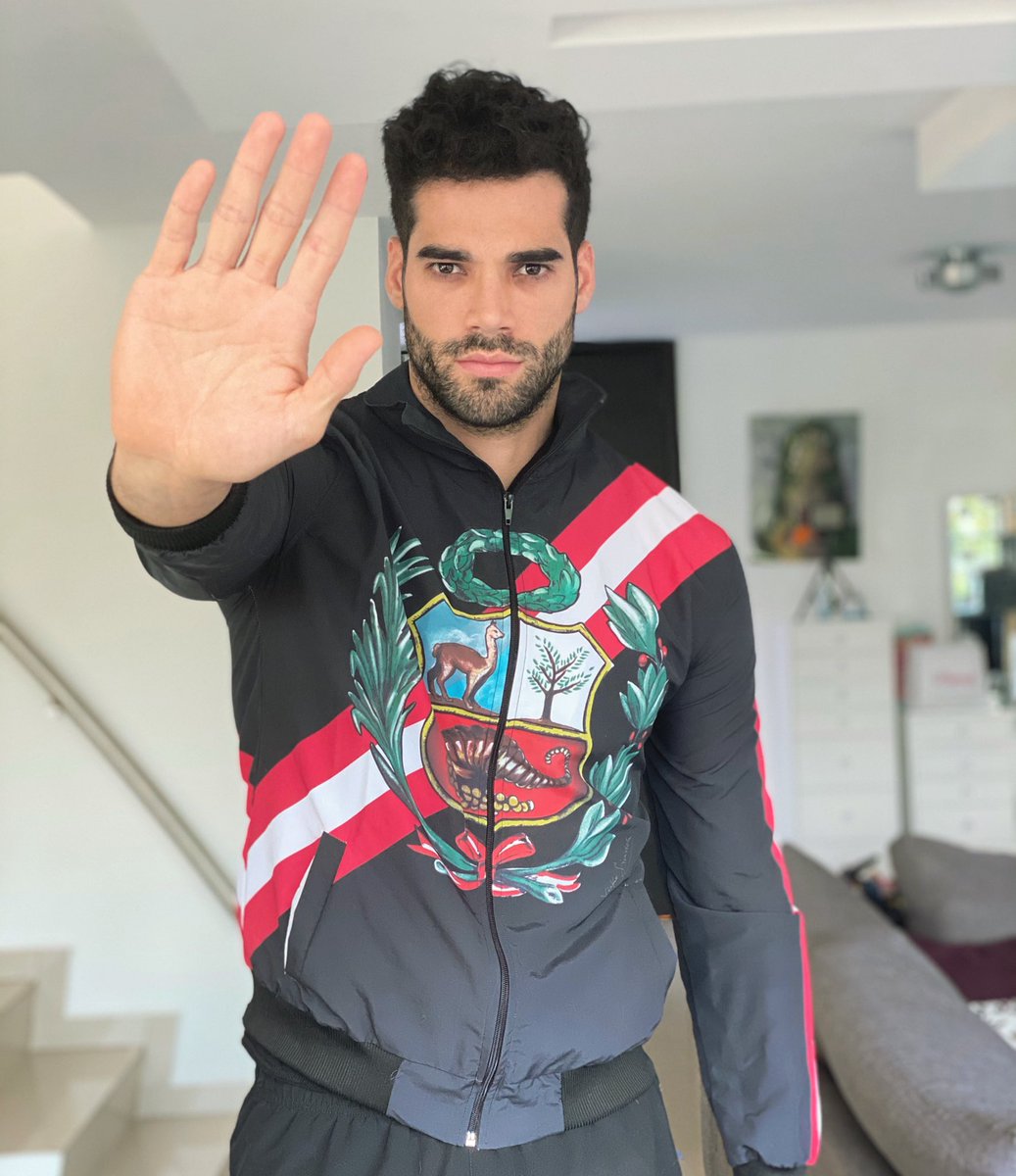 Estoy lejos de mi tierra y no puedo ir a la marcha, pero aquí estoy dando mi apoyo a todos los que están luchando por un Perú mejor. Desde aquí me toca defender a mi querido país. 
¡ALTO A LA CORRUPCIÓN! ¡NO A LA VIOLENCIA! 🇵🇪 #MarchaNacional #porunpaismejor