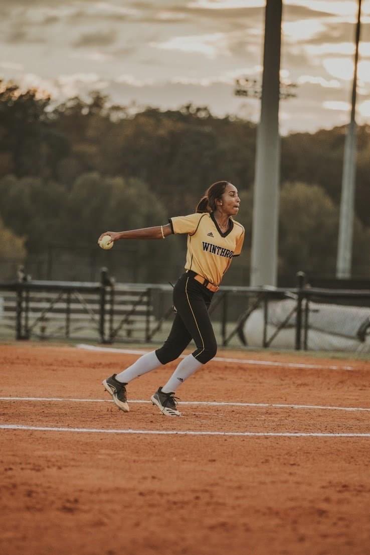 CoachWThees's tweet photo. This fall 2020 included many hurdles, a few setbacks, but I couldn’t be prouder of my squad for continuing to pursue greatnesses everyday with a smile. Blessed to see the resilience of this team and I can’t wait for our 2021 season 💛🦅🖤 Go Eags! #blessed https://t.co/c7gvcpDMKO