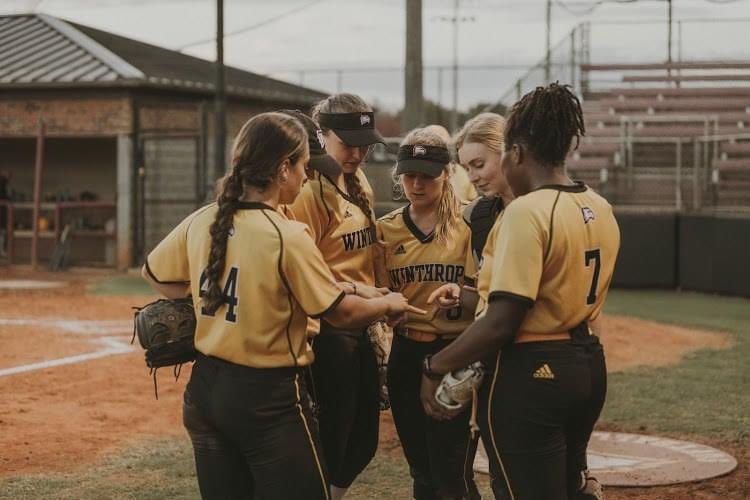 CoachWThees's tweet photo. This fall 2020 included many hurdles, a few setbacks, but I couldn’t be prouder of my squad for continuing to pursue greatnesses everyday with a smile. Blessed to see the resilience of this team and I can’t wait for our 2021 season 💛🦅🖤 Go Eags! #blessed https://t.co/c7gvcpDMKO