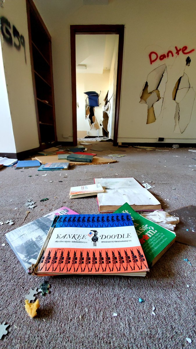 Yankee doodle dandy?? #abandoned