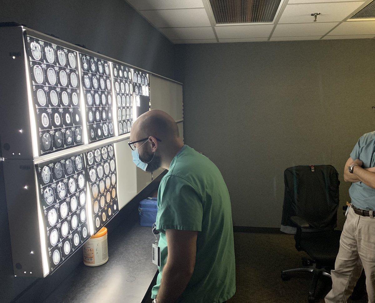 BaptistRadRes's tweet photo. Dr. Hellwig getting a true viewbox readout today #Radiology #radxx #medtwitter #futureradres https://t.co/FuyuonA96C
