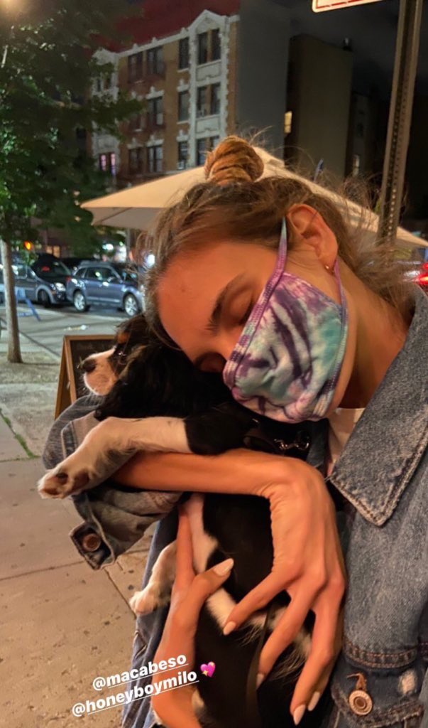 macarena achaga with animals; a thread ♡ #MacaBesoThursday  @macabeso