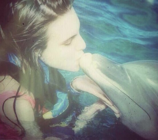 macarena achaga with animals; a thread ♡ #MacaBesoThursday  @macabeso