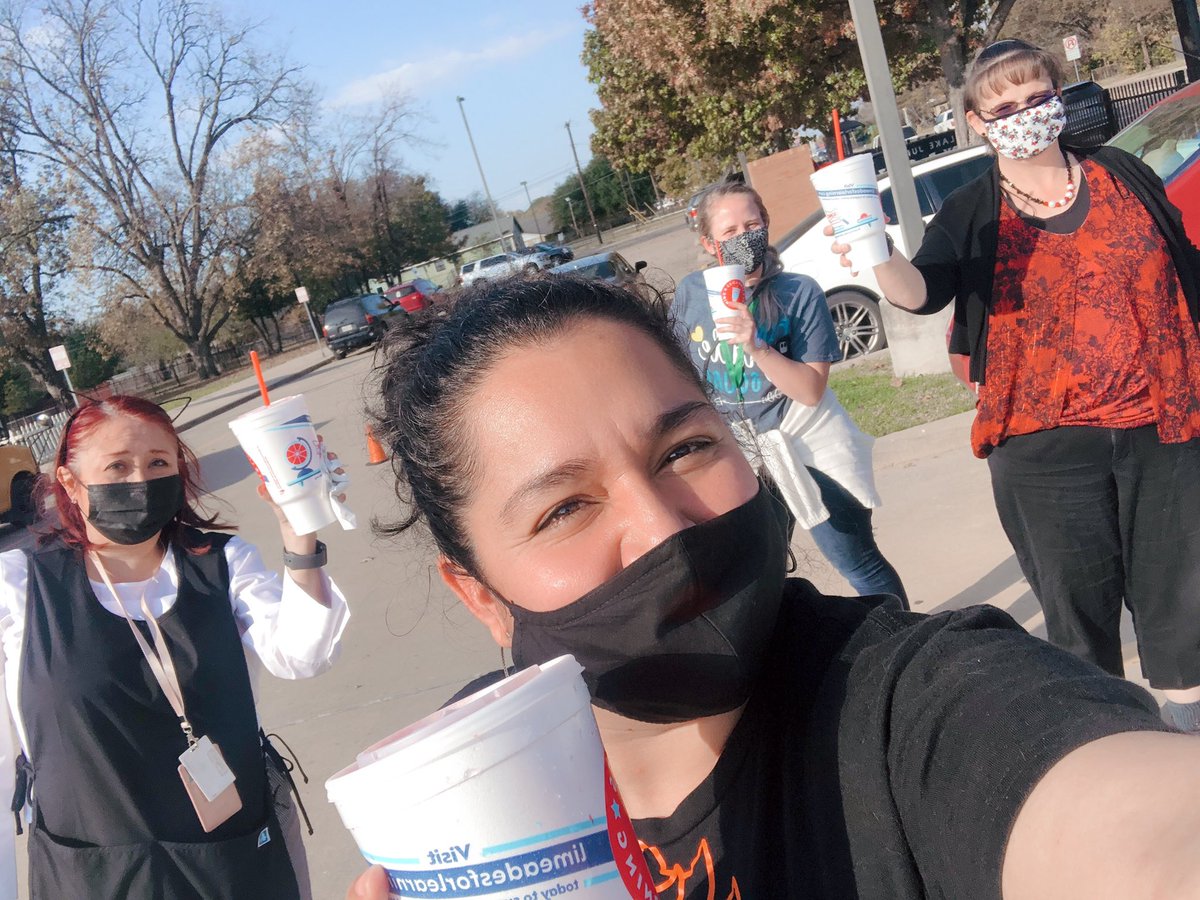 MsAngieLeal's tweet photo. 1st grade twitter crew got their free @sonicdrivein drink! 🥤 Thank you @PrincipalRey and Admin for the treat 😋 @HBGonzalezPLA @MagalliCerda @SandlinMs @MsDJGray https://t.co/D5K6NRWomS