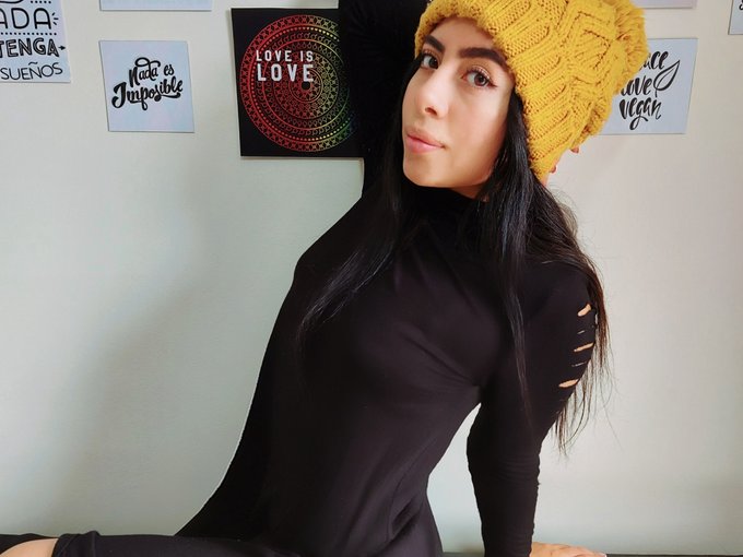 I'm online right now on skyprivate (live skype show). my private profile: https://t.co/9iggQ0TvKl Please<a href="/tag/camgirl"class="tags"><span>#camgirl</span></a>