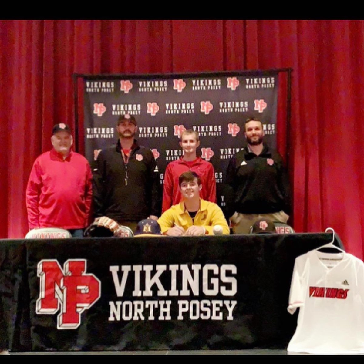 KyleLavanchy's tweet photo. It’s Official! #goracers 🐎⚾️✍️ @VikingBaseball1 @northposeyhs @RacersBaseball @murraystateuniv @dskirka @tgordon022 @_cheetob3 https://t.co/n4PqNf1Uqy