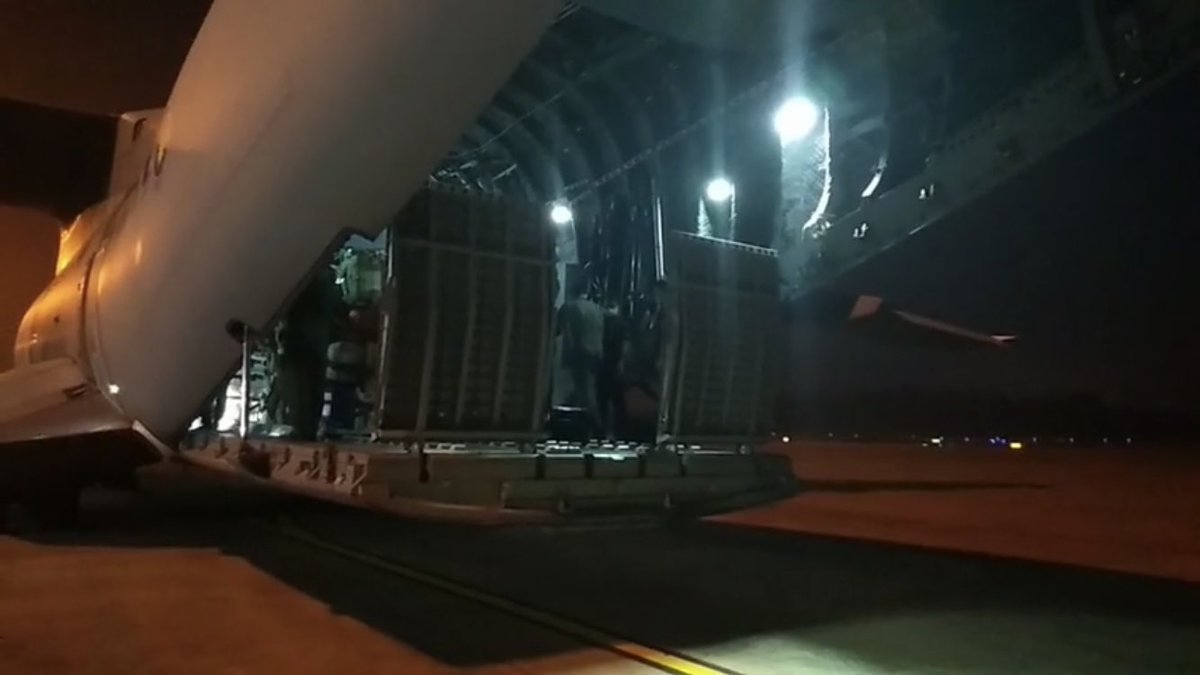drmusanordin's tweet photo. Live fr TUDM, Subang.
Deployment of 88 HCW to Sabah.
IMARETian, Dr Hanapi, Anaesthesiologist on board. 
Deployed to Hospital Semporna &amp; assist PKD with covid surveillance of residents on 46 islands off Sabah.
Our prayers 4 their health &amp; safety #Pray4Sabah
https://t.co/jvrx71EnO1 https://t.co/A1kTvt8J0W