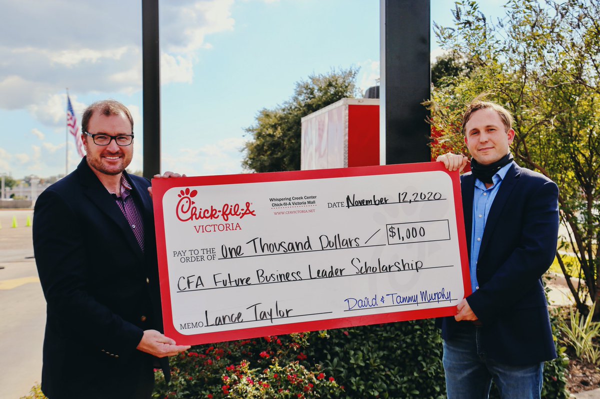 cfavictoriatx's tweet photo. Study hard, do good & Eat More Chicken ๐๐๐ฝ๐We had the pleasure of presenting two community scholarships. Lance, โ20 @UHVictoria CFA Future Business Leader Scholarship recipient. Elizabeth, โ20 Victoria College Foundation CFA Servant Leader Scholarship recipient. #CFAVictoriaTX https://t.co/Y5YN8fCv24