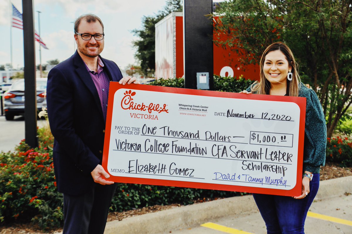 cfavictoriatx's tweet photo. Study hard, do good & Eat More Chicken ๐๐๐ฝ๐We had the pleasure of presenting two community scholarships. Lance, โ20 @UHVictoria CFA Future Business Leader Scholarship recipient. Elizabeth, โ20 Victoria College Foundation CFA Servant Leader Scholarship recipient. #CFAVictoriaTX https://t.co/Y5YN8fCv24