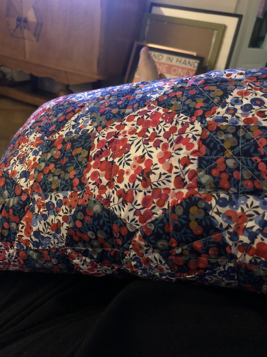 I think a lot of you realise how flipping amazing @elinlowri is...through coping with COVID-19, she still thinks of others and made me a beautiful cushion for my new home. Awesome lady x