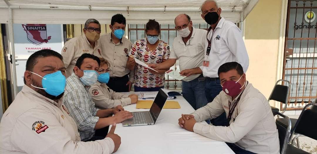 sinaitsa's tweet photo. El Comité Ejecutivo Nacional del #SINAITSA dándole certeza al proceso electoral de elección del Comité Ejecutivo Seccional de #Tamaulipas recibiendo las primeras actas de las casillas instaladas.
@palomitarelowde @valenzo14 @FEDESSPNacional https://t.co/Ri9FAVrjHR